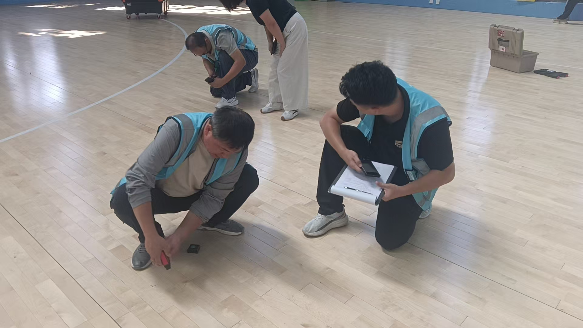 某高校运动木地板采购项目验收_建正检验检测
